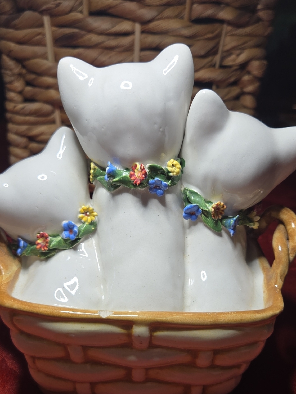 Vintage "Kittens In A Basket With Floral Collars" - Picture 8 of 11